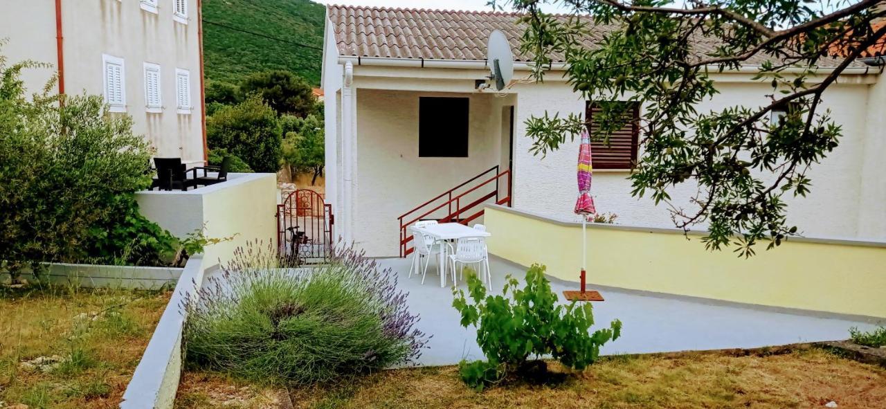 Apartments Tatjana Martinšćica Eksteriør bilde